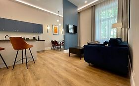 Golden Queen Apartments City Center